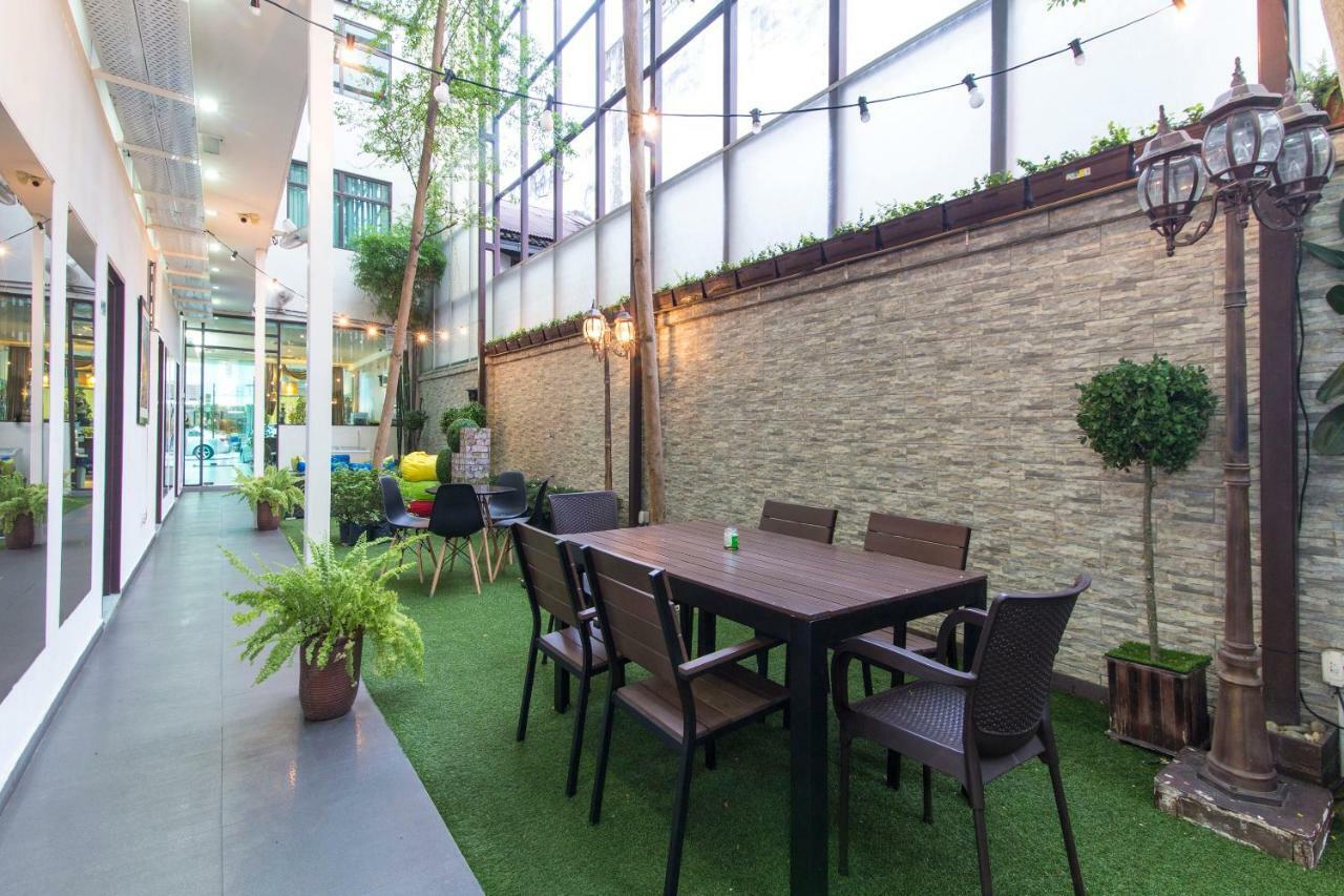 V Garden Hotel Куала-Лумпур Экстерьер фото